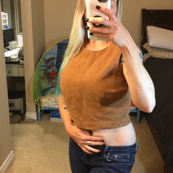 Forever 21 Tops - 💙Great Cond Suede looking crop Top💙